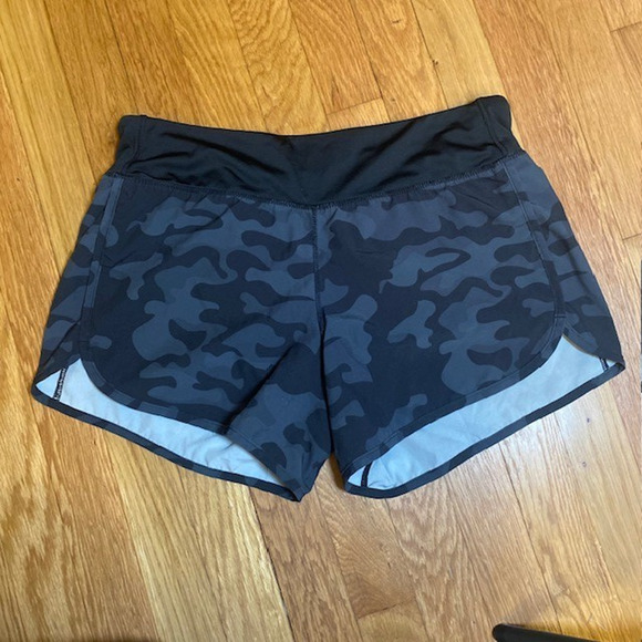 Treign Pants - Treign Womens Medium Gray and Black Camo Athletic Running Shorts
